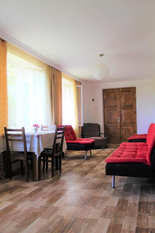 Guest House Racha Ambrolauri Exterior photo
